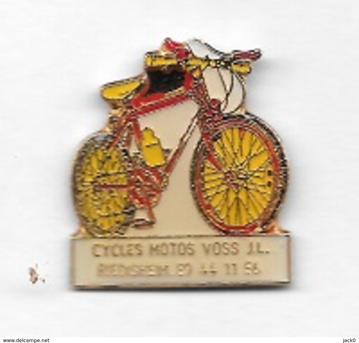 Pin's  Ville,  Cyclisme, Magasin  CYCLES  Et  MOTOS  Chez  VOSS  J . L  à  RIEDSHEIM   ( 68 ) - Cyclisme