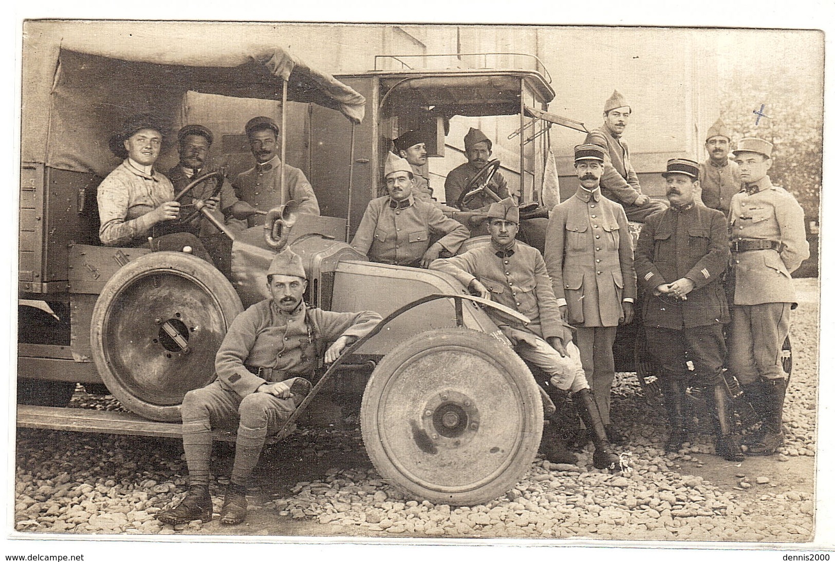 MILITARIA - CARTE PHOTO - PHOTO CARD - Groupe De Militaires Devant Leur Camion - Guerra 1914-18