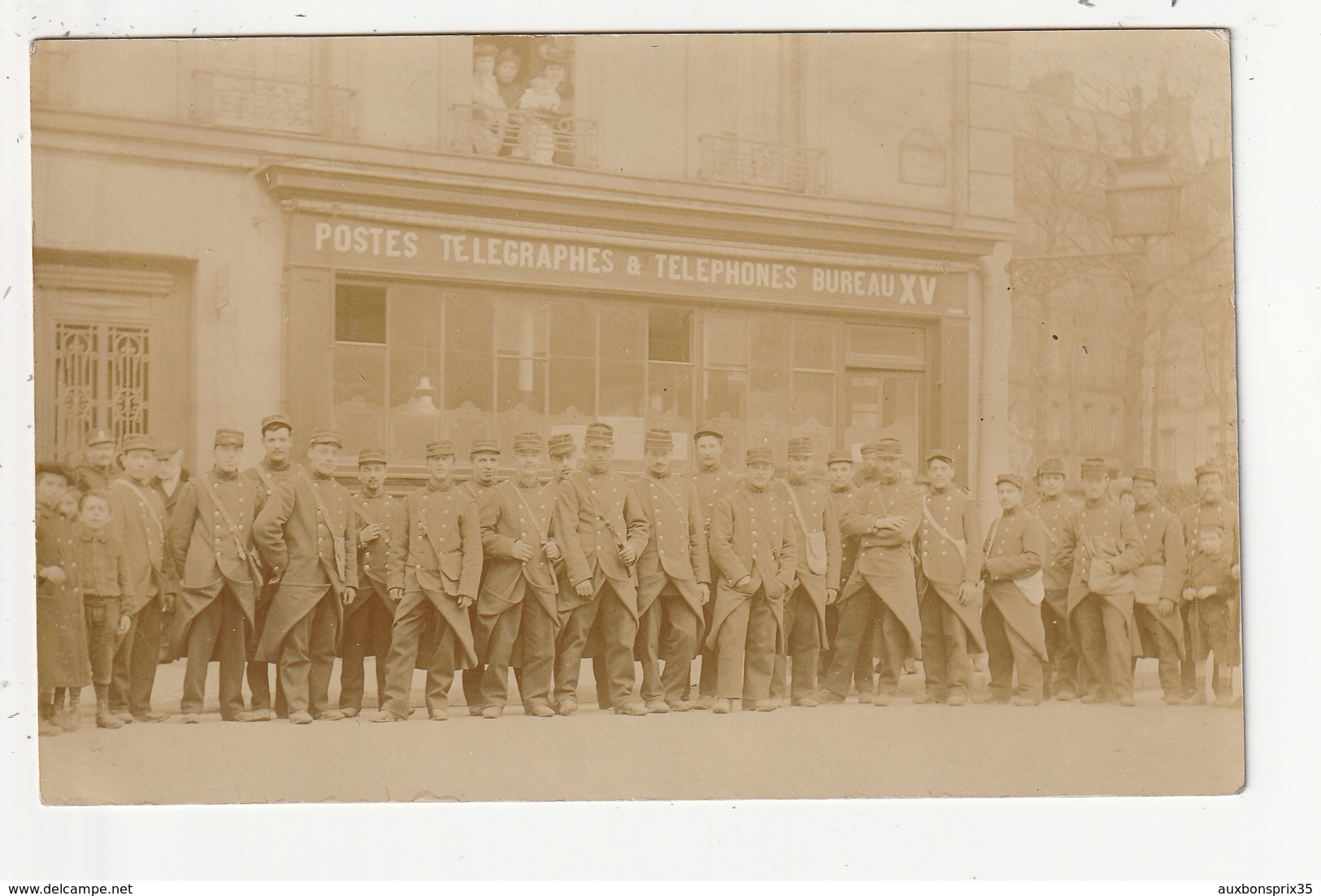 CARTE PHOTO - PARIS - MILITAIRES DEVANT BUREAU DE POSTES TELEGRAPHES TELEPHONES - BUREAU XV - 75 - Altri & Non Classificati