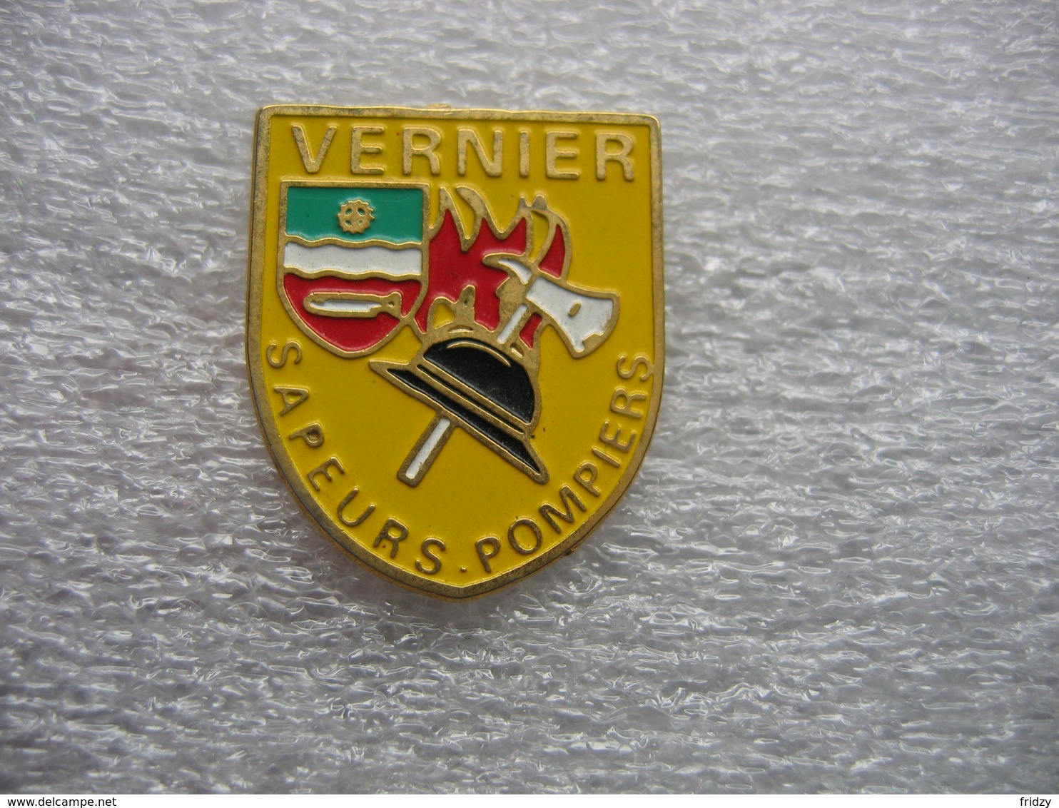 Pin's Des Sapeurs Pompiers De La Ville De VERNIER - Pompiers