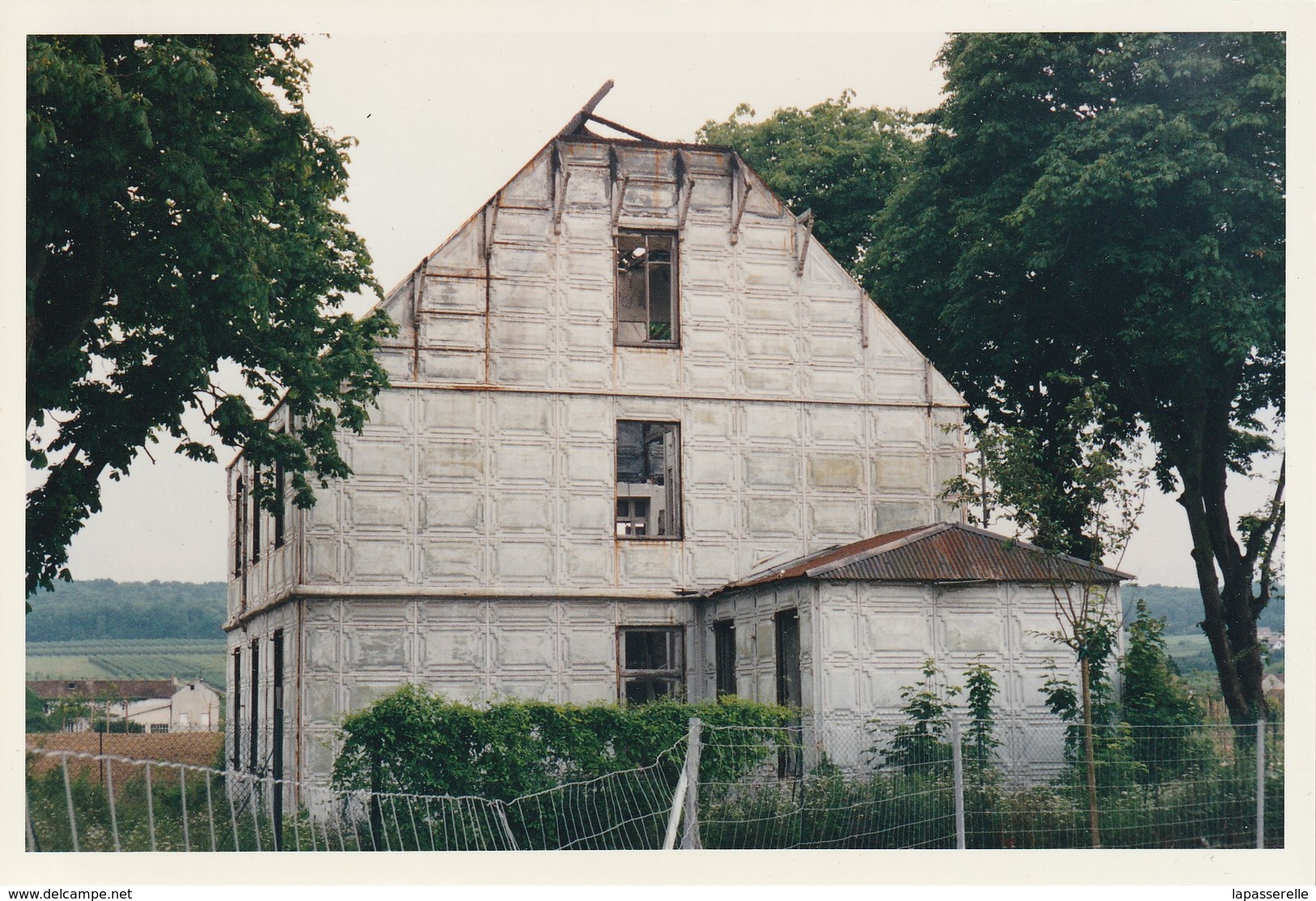 78-Poissy - Photo Maison De Fer En 1995 ( Construite En 1889 Selon Procédé De Tôles Embouties De Joseph Danty) - Lieux