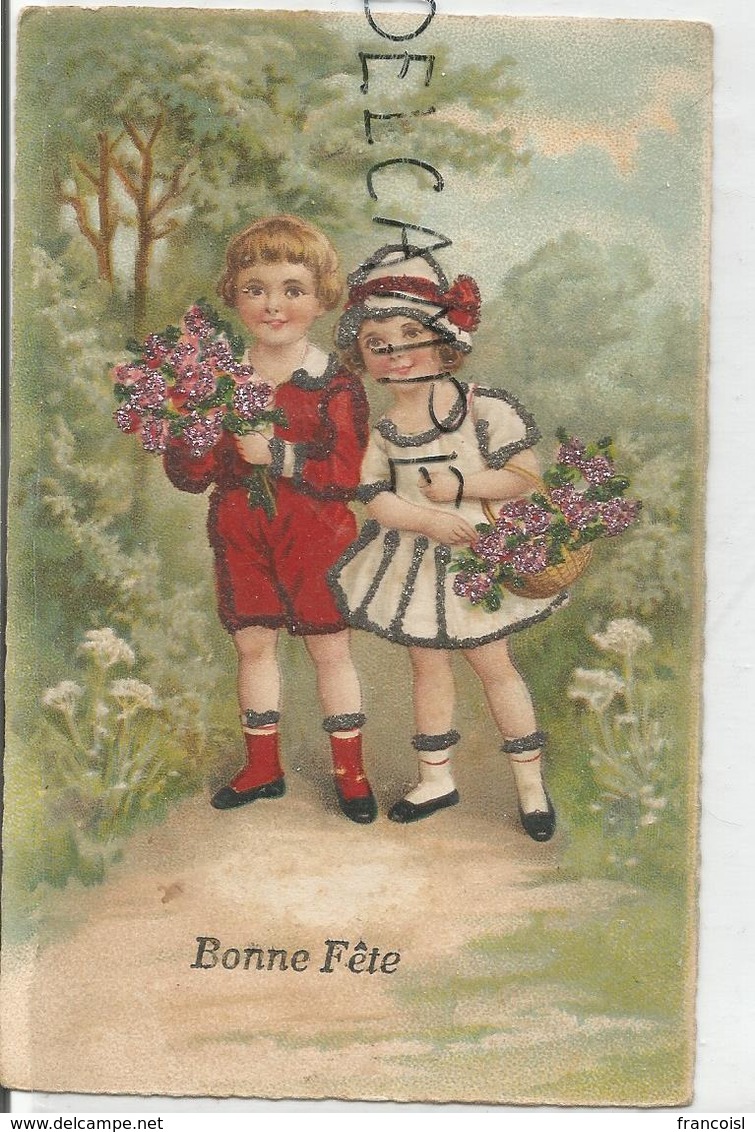 Bonne Fête. Deux Enfants Apportent Des Fleurs. Paillettes. - Fête Des Mères