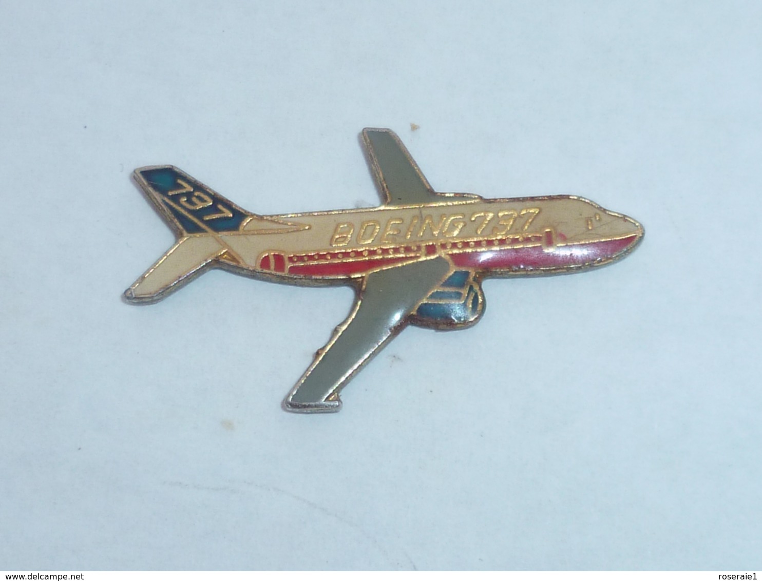 Pin's AVION BOEING 737 - Avions