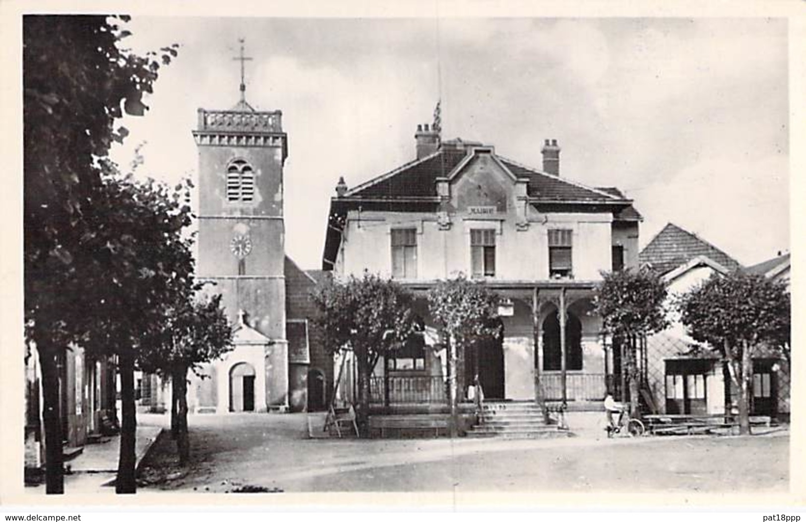 ** Lot De 2 Cartes ** BUSSANG : Vue Générale / Mairie Et Eglise - CPSM Noir Blanc Format CPA - Vosges - Bussang