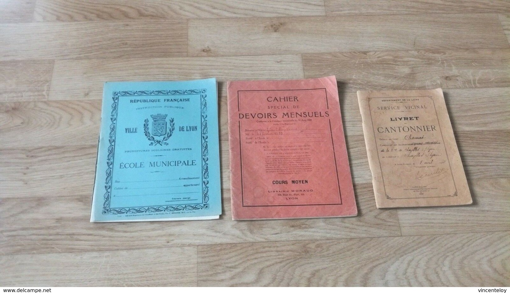 Lot Cahiers Scolaires Et Livret De Cantonnier Année 1930 En L'état Sur Les Photos - Lots De Plusieurs Livres