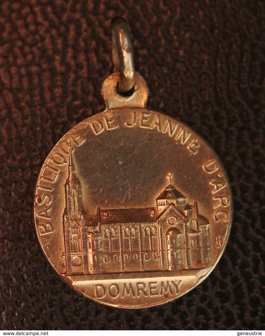 Pendentif Médaille Religieuse Début XXe "Sainte Jeanne D'Arc / Basilique De Domrémy" Religious Medal - Religion & Esotericism