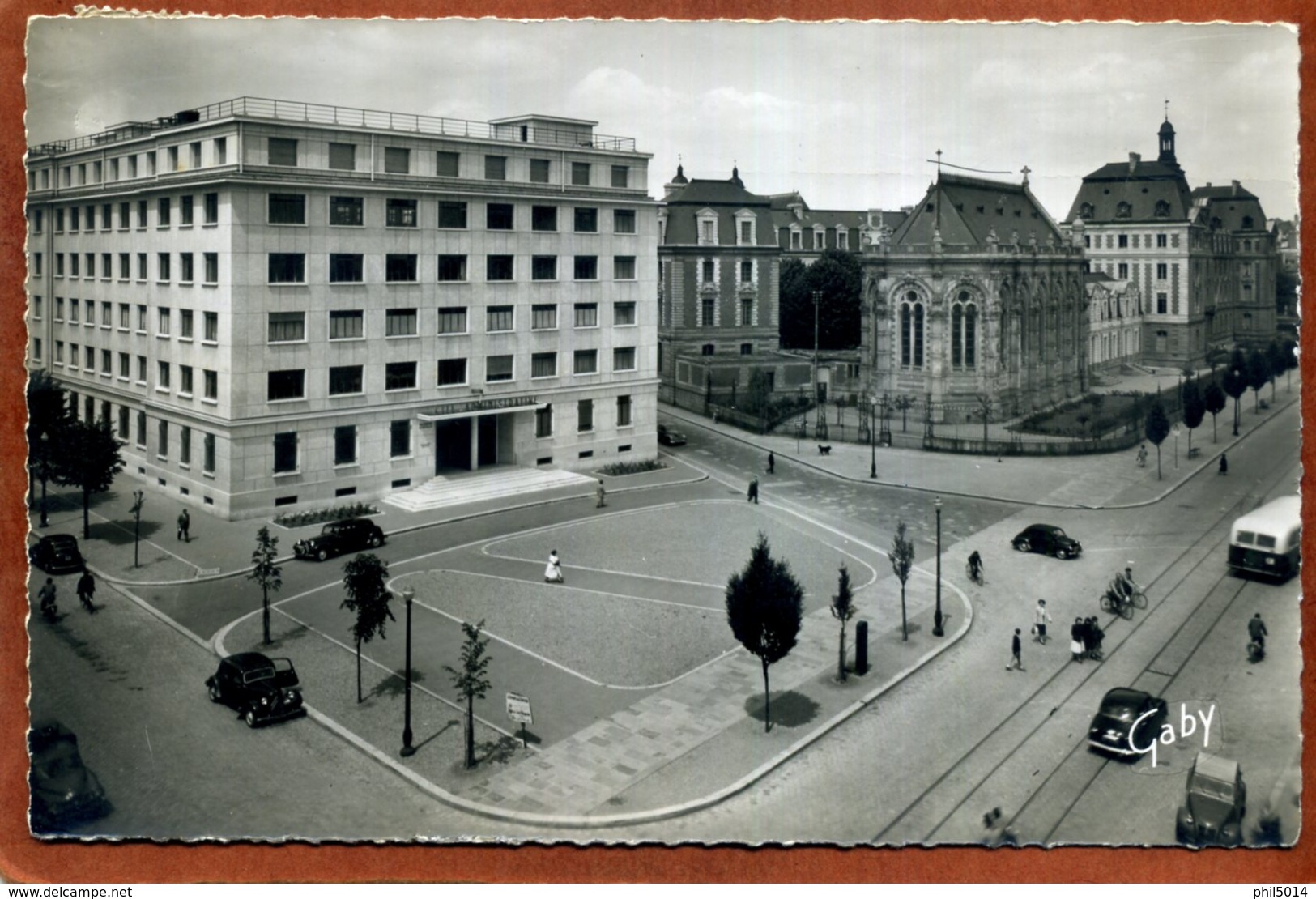 35  CPSM Petit Format De RENNES  Cité Administrative    1956    Joli Plan, Voitures...     Très Bon état - Rennes