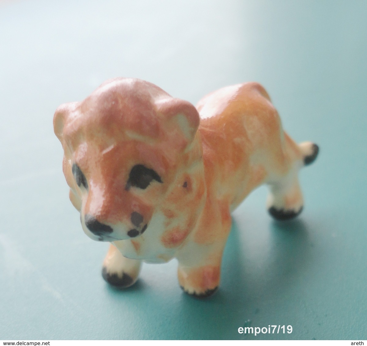 LION  Miniature En Porcelaine - Animals