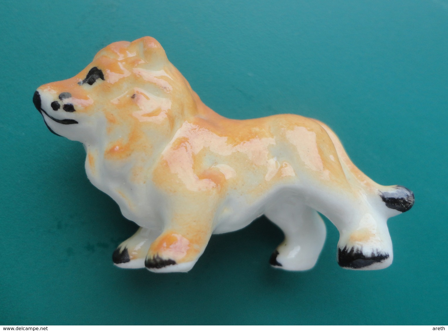 LION  Miniature En Porcelaine - Animals