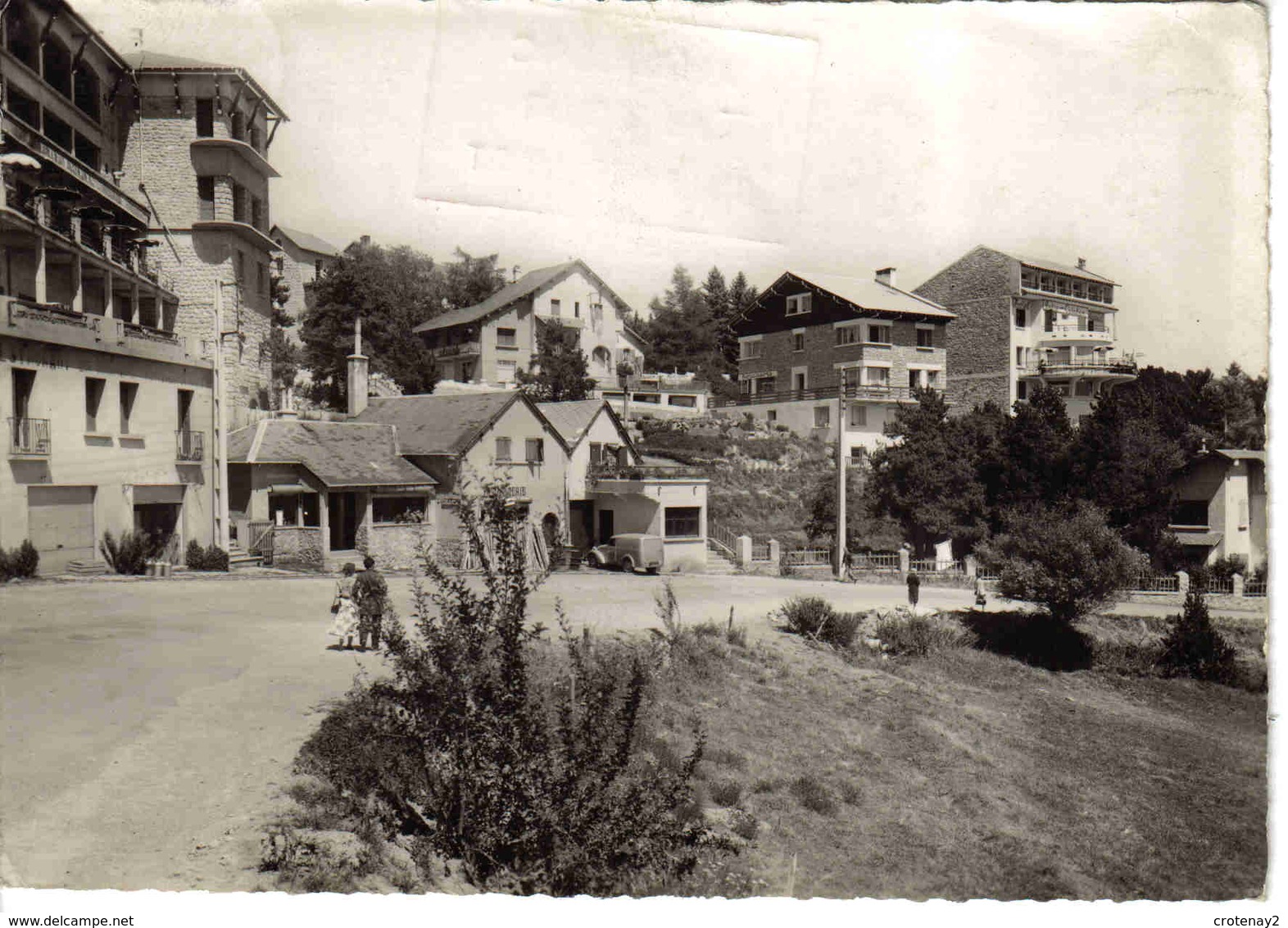 66 Font Romeu Vers Prades N11579 Vue Générale En 1957 Hôtel Patio Catalan Boucherie Boulangerie Renault Juvaquatre Seule - Prades