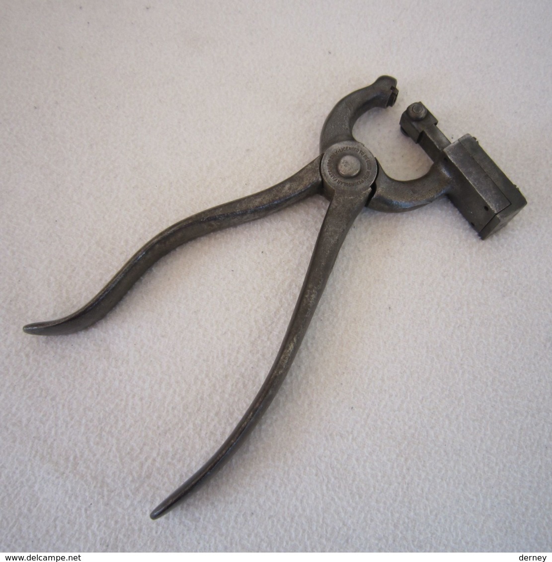 AGRAFEUSE ANCIENNE « HEATON PENINSULAR BUTTON FASTENER CO » - Outils Anciens