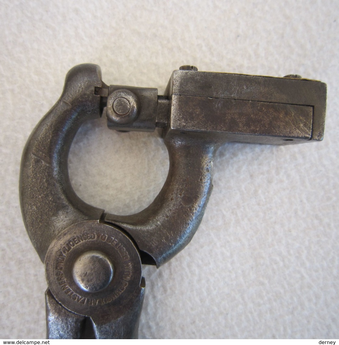 AGRAFEUSE ANCIENNE « HEATON PENINSULAR BUTTON FASTENER CO »