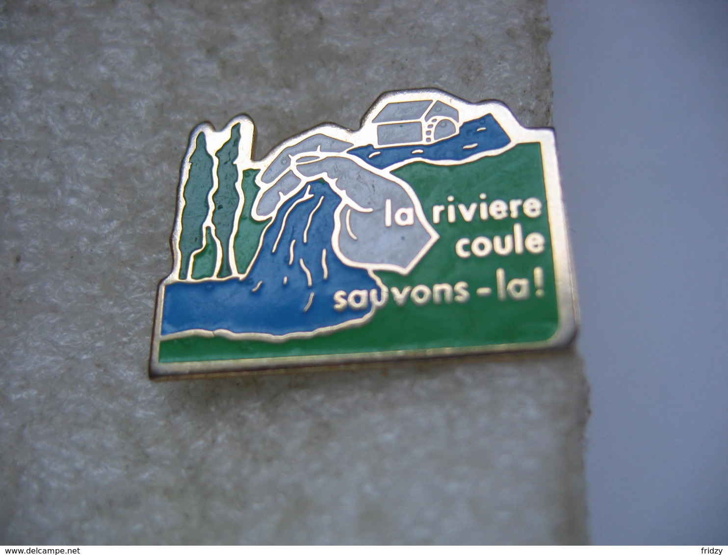 Pin's "La Riviere Coule, Sauvons La!" - Autres & Non Classés