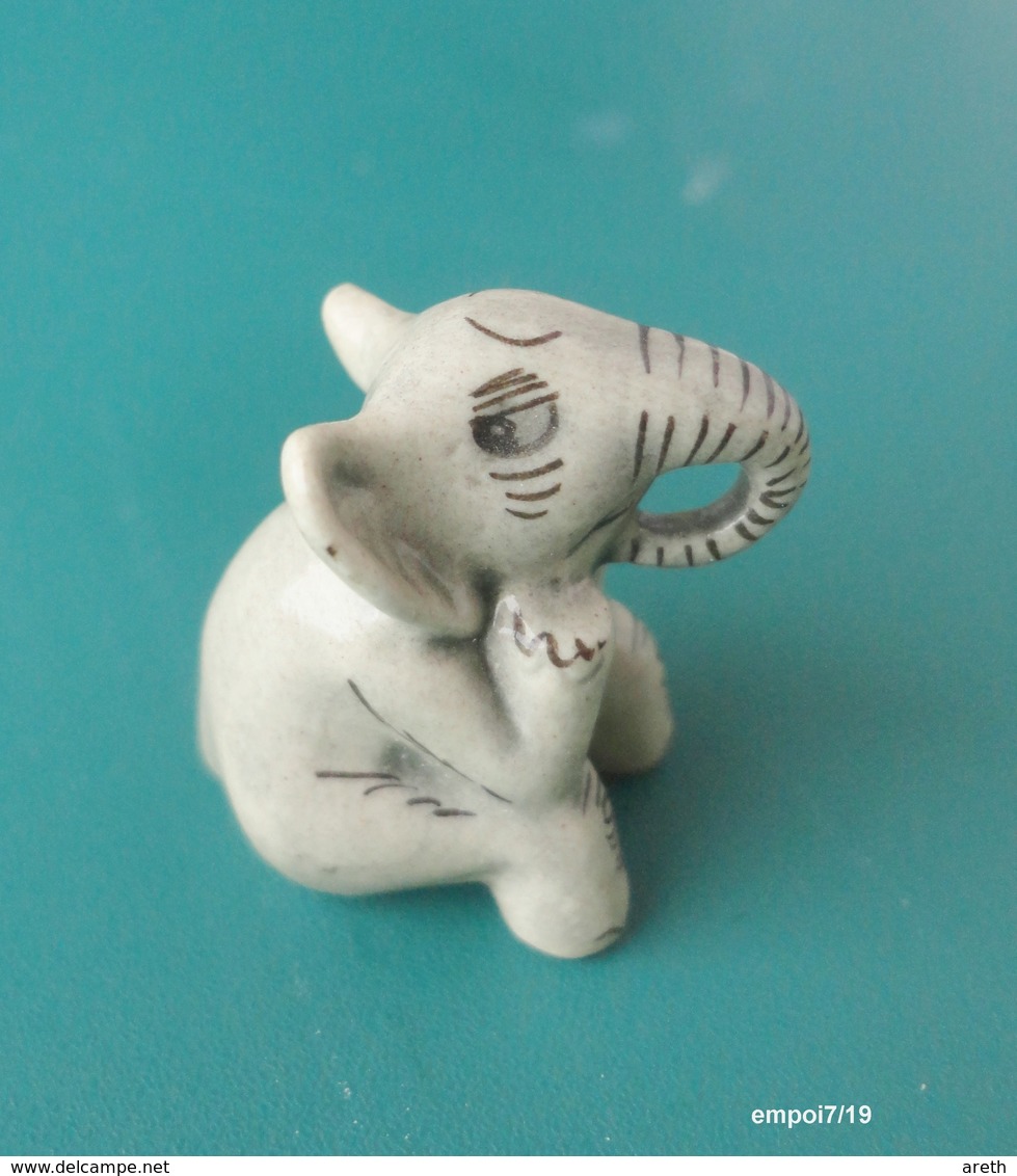 ELEPHANT Miniature En Porcelaine - Animaux