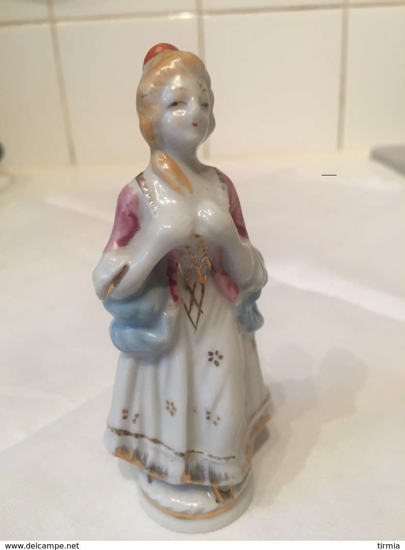 Petite Statuette Biscuit  Style Marquise - Autres & Non Classés