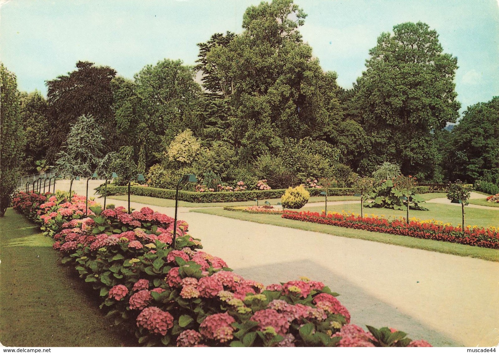 COUTANCES - L ENTREE DU JARDIN PUBLIC - Coutances