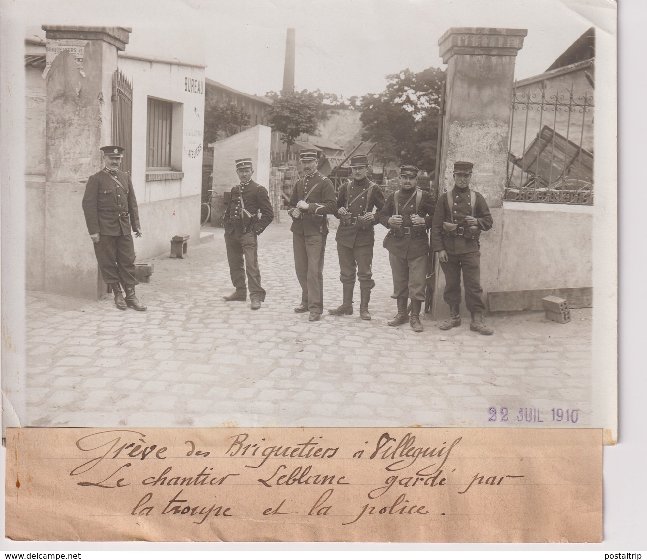 GRÈVE DES BRIQUETIERS A VILLEJUIF LE CHANTIER LEBLANC TROUPE ET POLICE  18*13CM Maurice-Louis BRANGER PARÍS (1874-1950) - Lieux