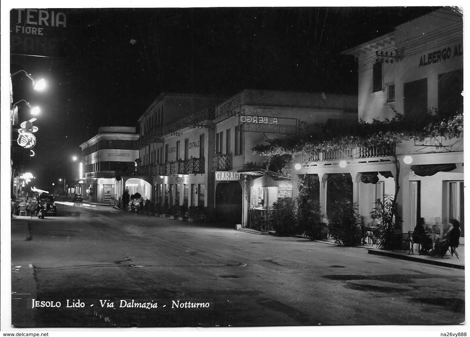 Jesolo Lido (Venezia). Via Dalmazia - Notturno. - Venetië (Venice)