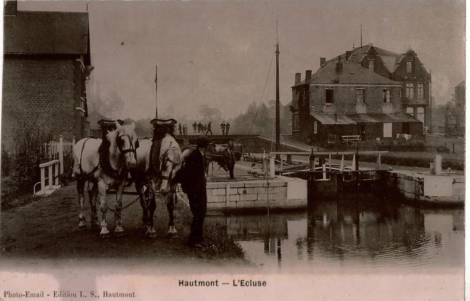 Cpa 59 HAUTMONT  L'Ecluse , Rare Et Belle Cpa Glaçée , Animée Dont Chevaux De Halage Gros Plan , Péniche, Effet De Brume - Other & Unclassified