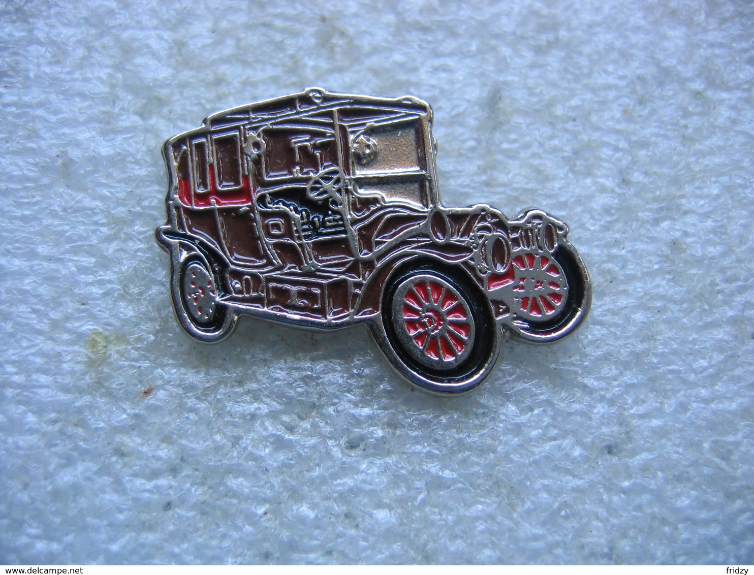 Pin's D'un Tacot Isotta Fraschini De 1909 - Autres & Non Classés