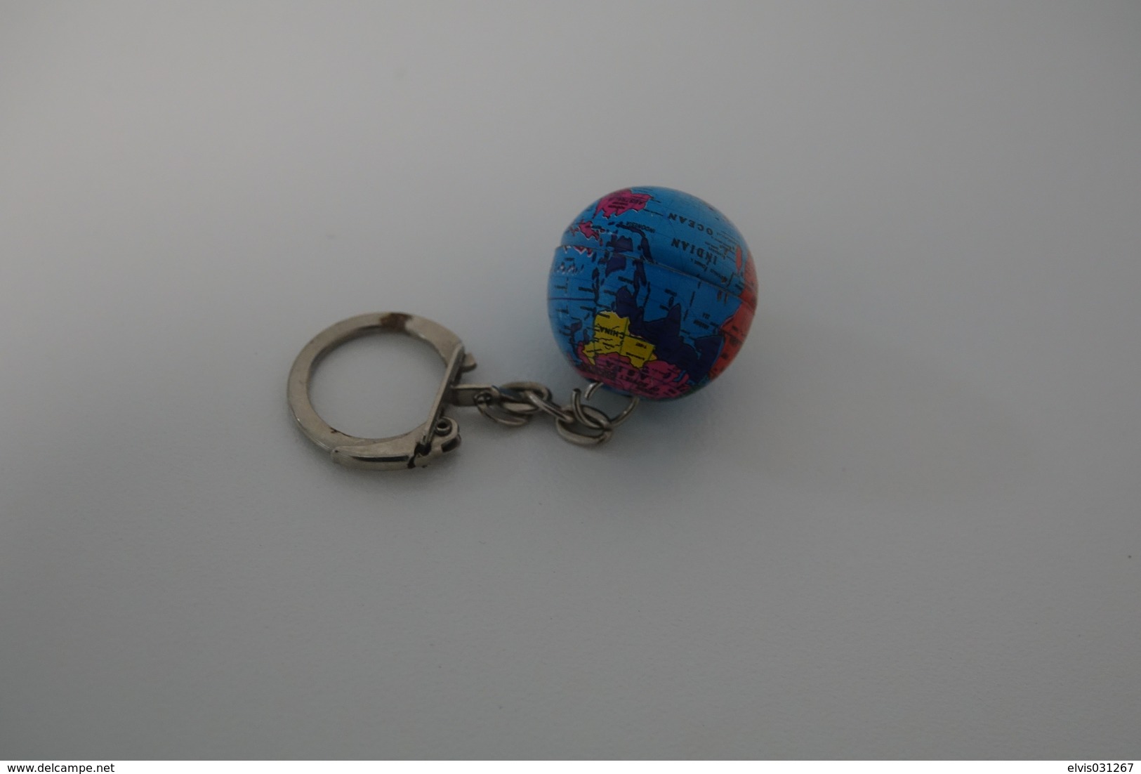 Vintage KEYCHAIN : TIN GLOBE WORLD -  RaRe - 1980's - Porte-cles - Porte-clefs