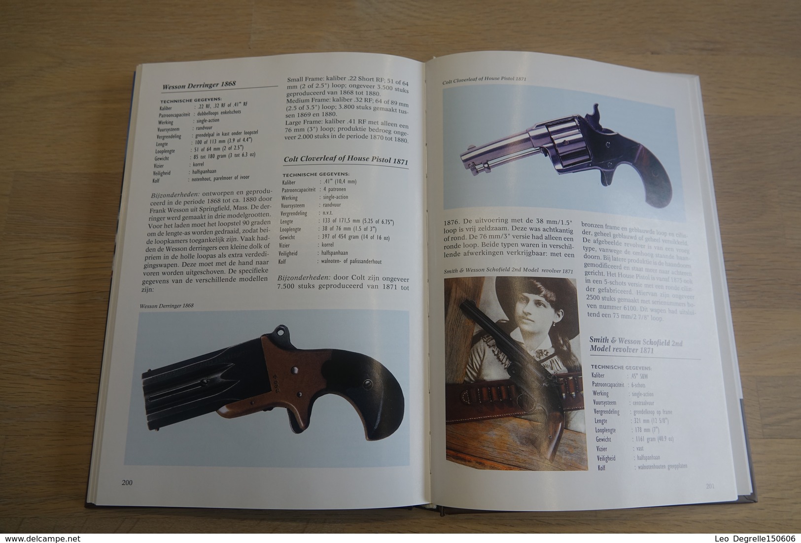 Militaria - BOOKS : Antieke Wapens Encyclopedie - 240 Pages - 24x17x2cm - Hard Cover - Armes Neutralisées