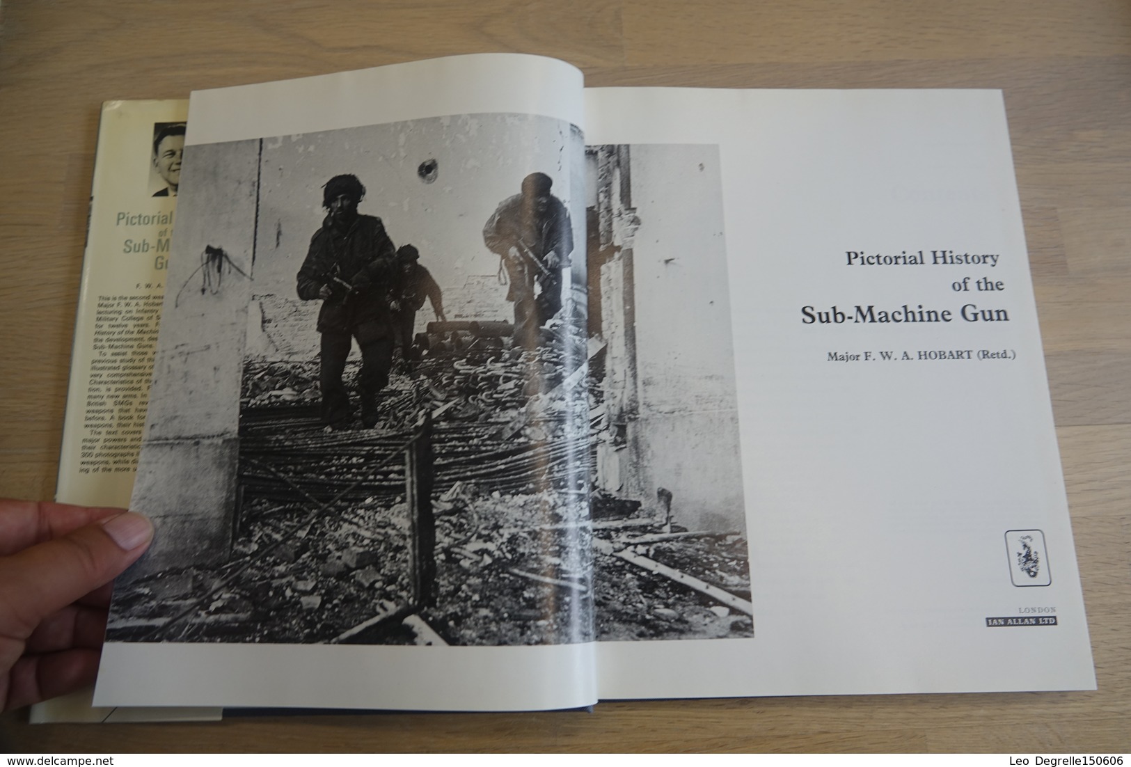 Militaria - BOOKS : Pictorial History Of The Sub-Machinegun - 224 Pages - 28x21x2cm - Hard Cover - Armes Neutralisées