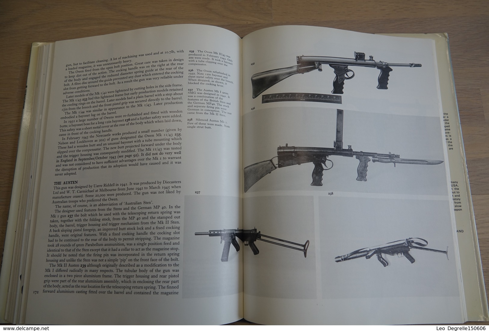 Militaria - BOOKS : Pictorial History of the Sub-Machinegun - 224 pages - 28x21x2cm - Hard Cover