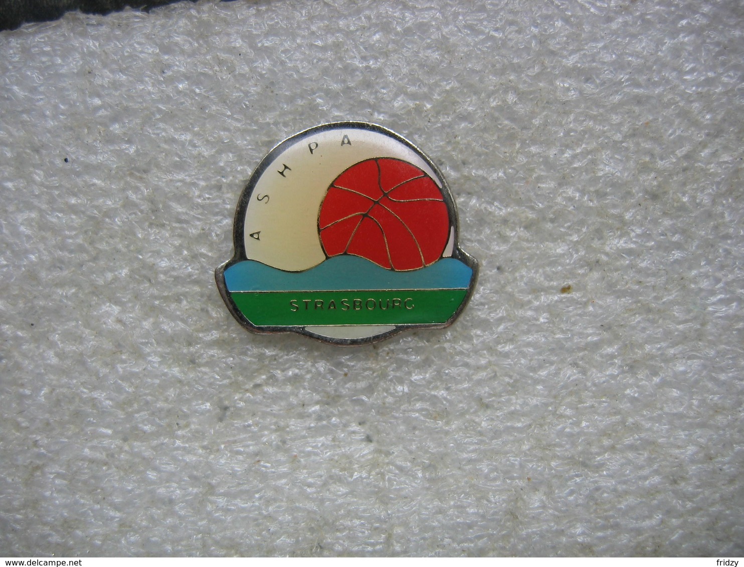 Pin's A.S.H.P.A.  (Association Strasbourg Handisport Passion Aventure). Ballon De Basket - Sports D'hiver