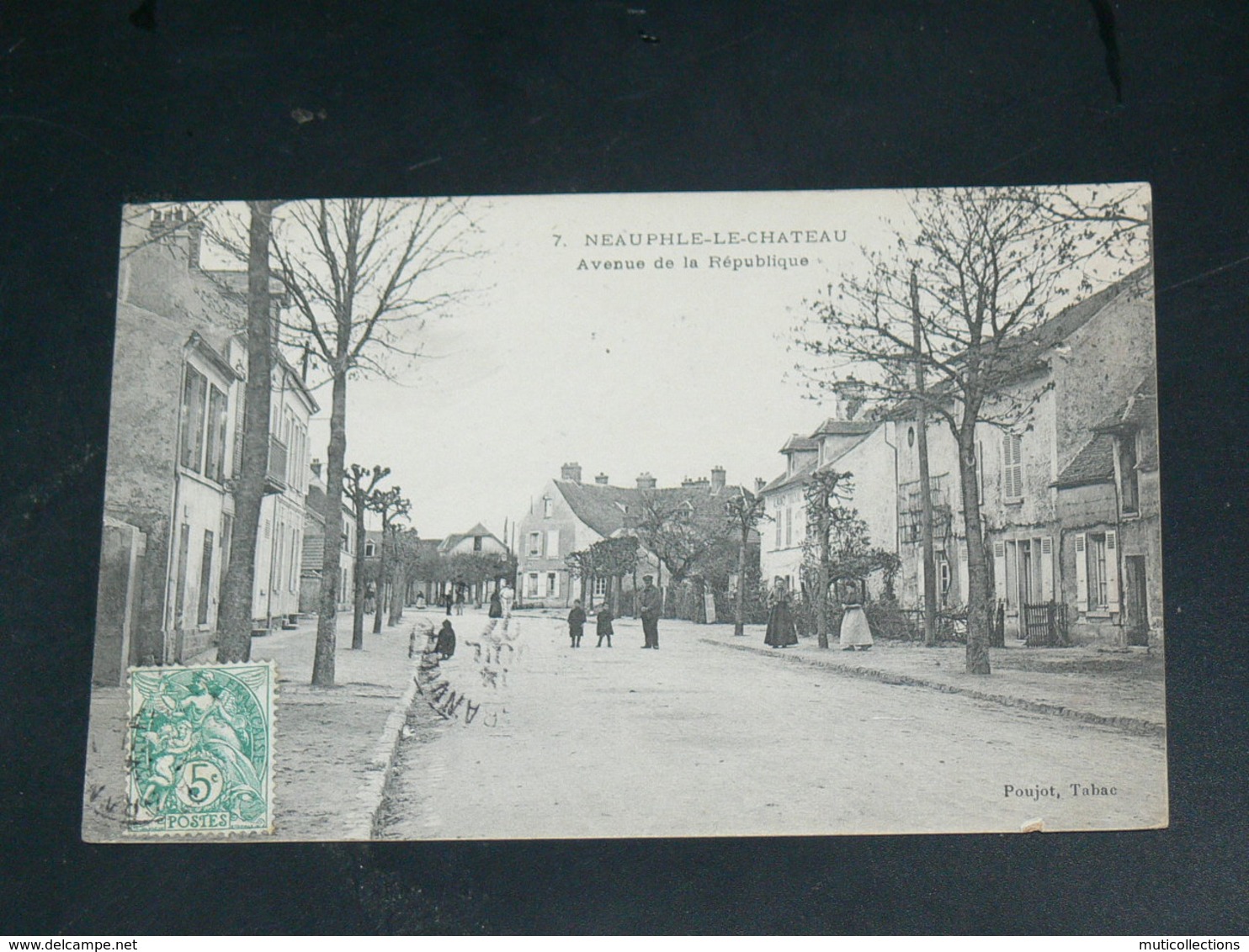 NEAUPHLE LE CHATEAU    / 1910 /    VUE  RUE ANIMEE....   / CIRC /  EDITION - Neauphle Le Chateau