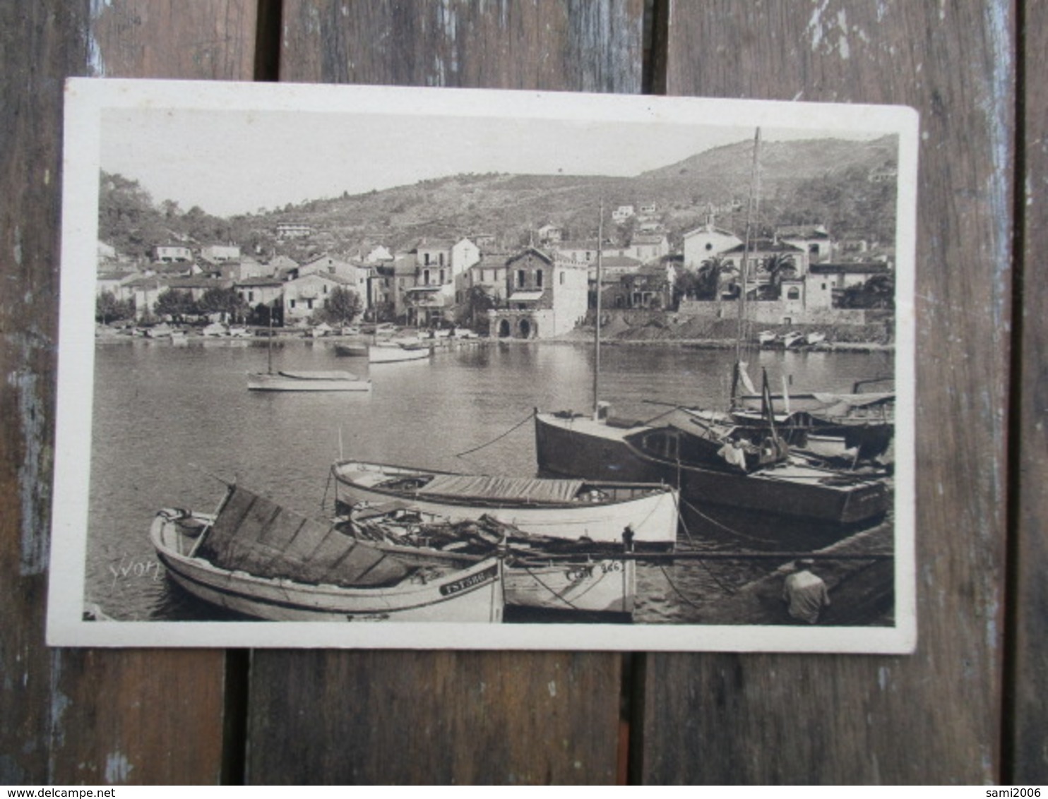 CPA 83 LE LAVANDOU LE VIEUX VILLAGE BATEAUX - Le Lavandou