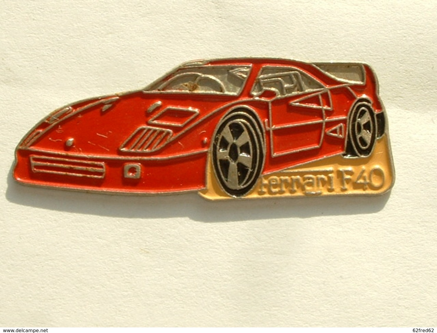 PIN'S FERRARI F40 - Ferrari