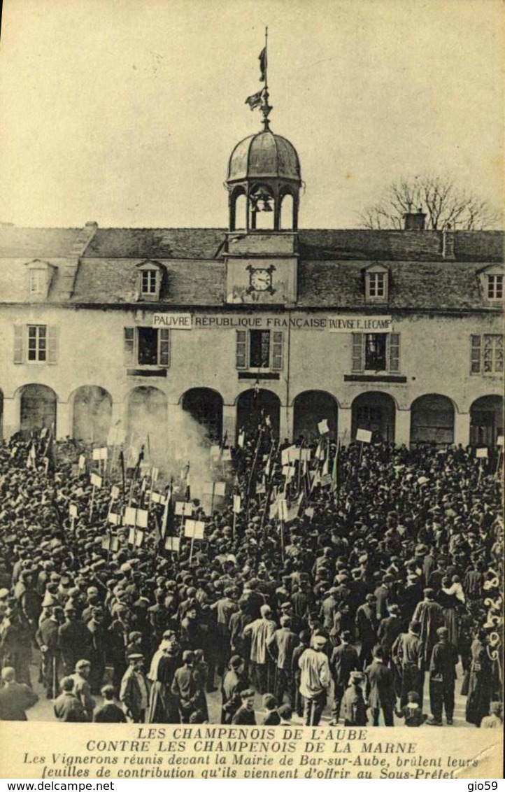 10 BAR SUR AUBE - Les Champenois De L'Aube Contre Les Champenois De La Marne - Les Vignerons Réunis Devant La M  / A 504 - Bar-sur-Aube