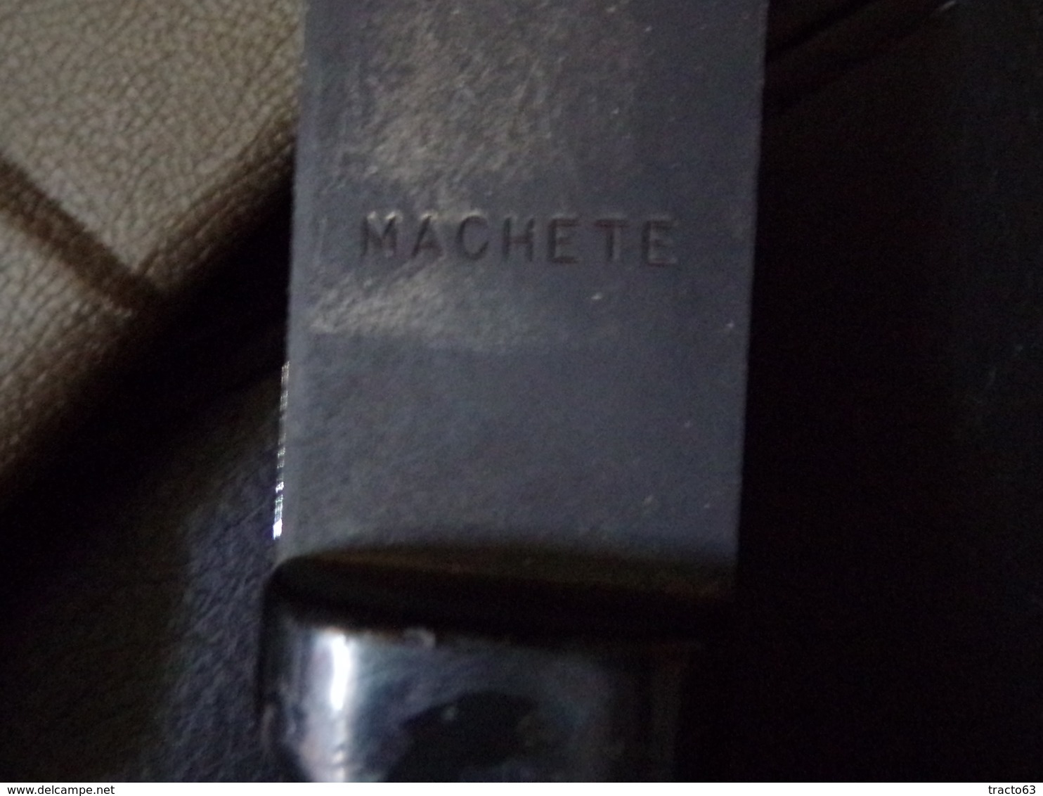 ARMEE AMERICAINE U.S : COUPE COUPE " MACHETE" DE 1991 AVEC SON ETUI D'ORIGINE , LA LAME POSSEDE LE DOS EN DENT DE SCIE , - Armes Blanches