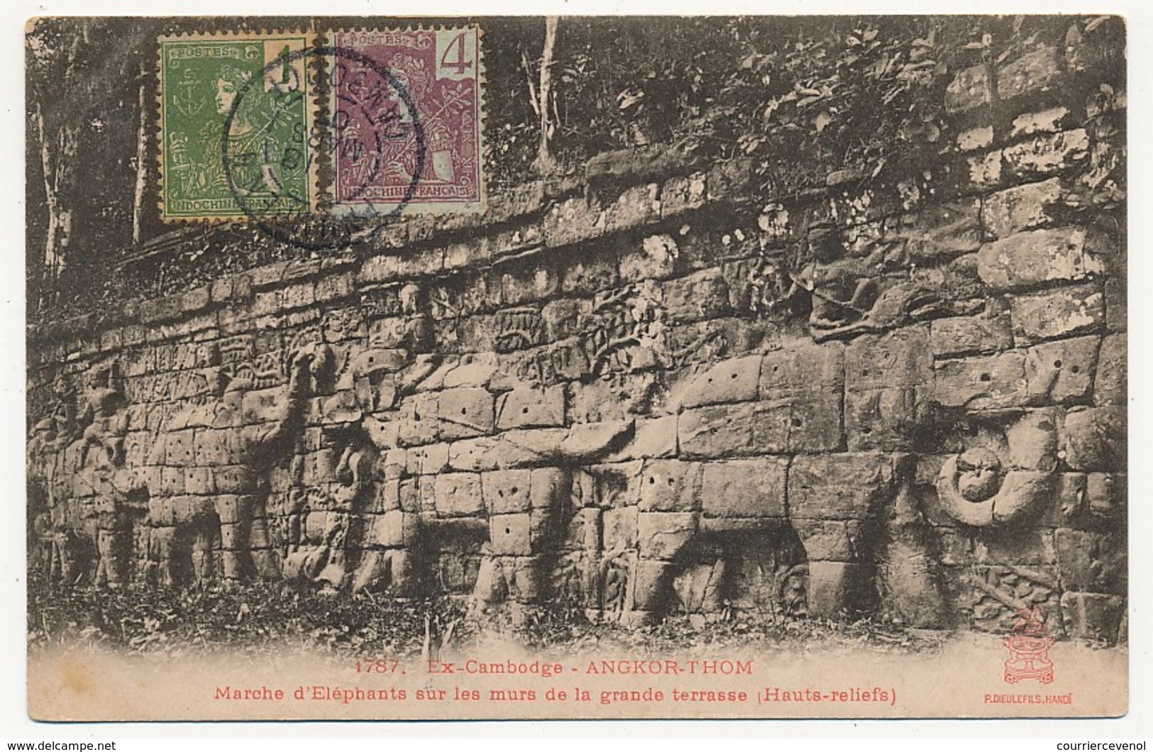 CPA - CAMBODGE - ANGKOR-THOM - Marche D'Eléphants Sur Les Murs De La Grande Terrasse (Hauts Reliefs) - Cambogia