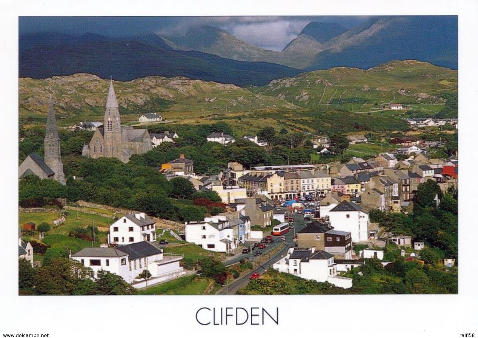 1 AK Irland * Blick Auf Clifden In Der Grafschaft Galway - Die Inoffizielle Hauptstadt Von Connemara - Luftbildaufnahme - Galway