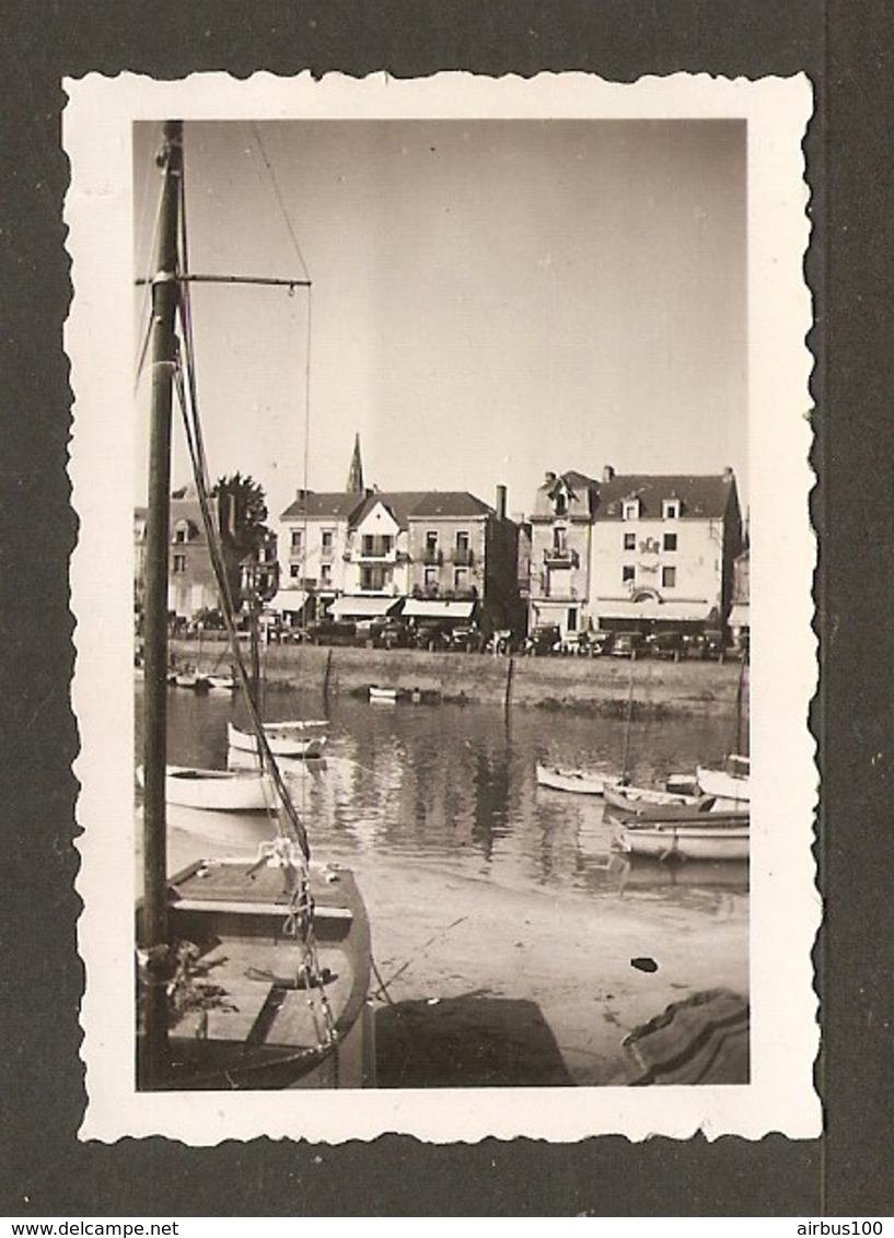 PHOTO ORIGINALE 1936 LE POULIGUEN (44) LE PORT COMMERCE CLOCHER BARQUES - 2 Scans - Lieux