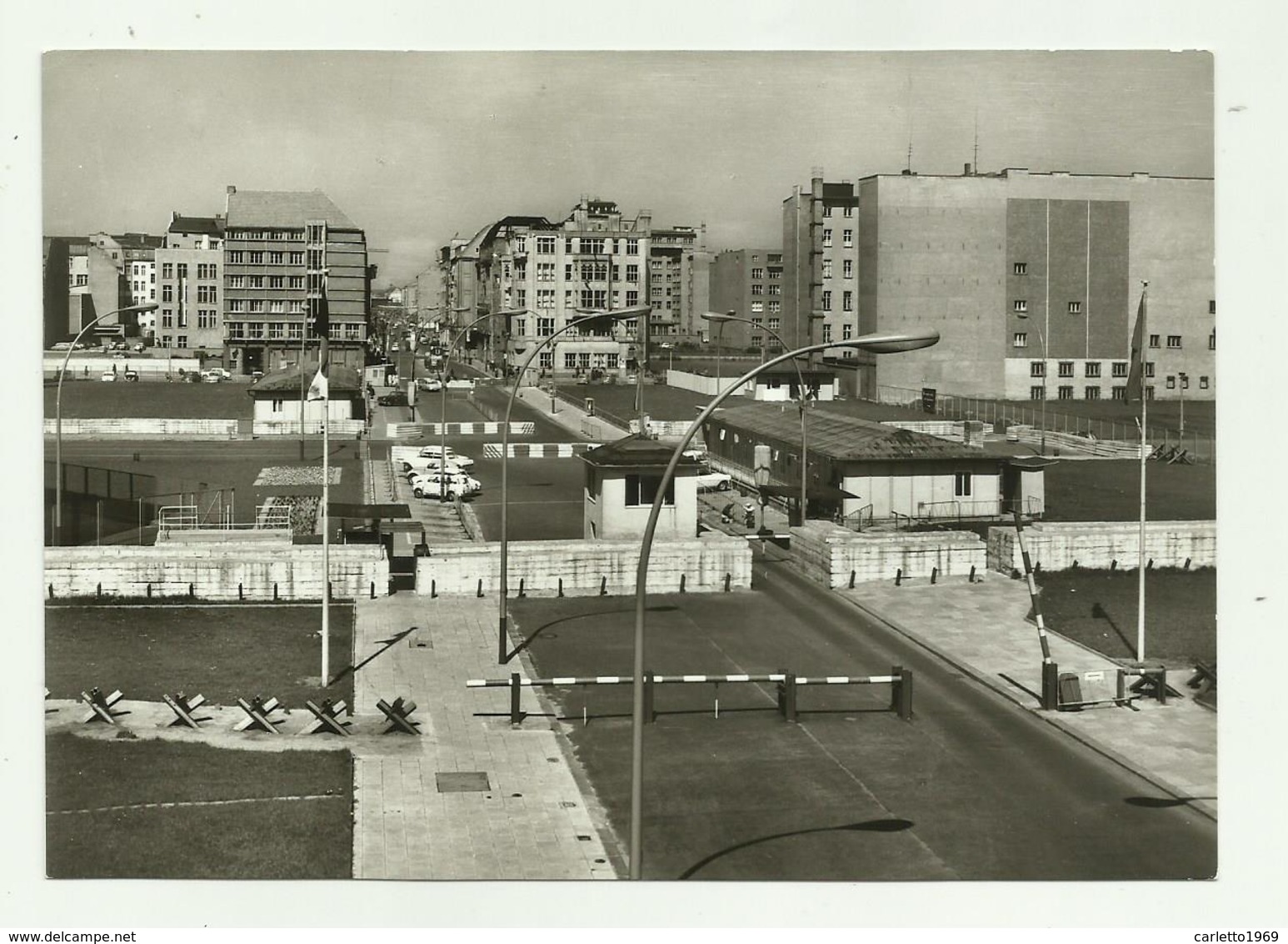 BERLIN - GRENZUBERGANG FRIEDRICHSTRASSE - FOTO : LANDESBILDSTELLE - FG - Friedrichshain