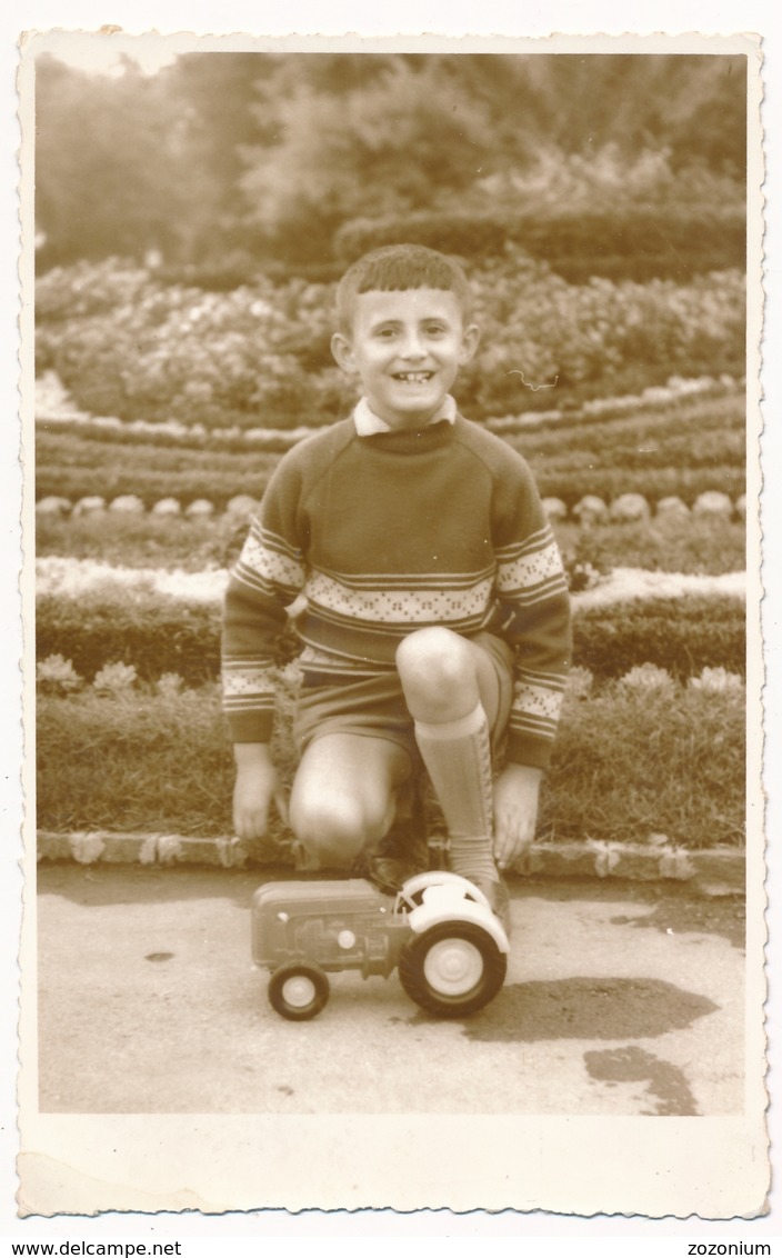 REAL PHOTO - Cute Boy In Shorts With Tractor Toy In Park  Garcon Old  Photo - Personnes Anonymes