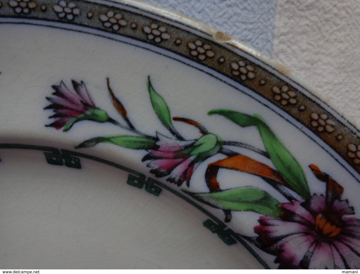 lot de 3 assiettes n°  7 6001  decor de fleurs a determiner ? origine a determiner diametre 23 cm-decor asiatique