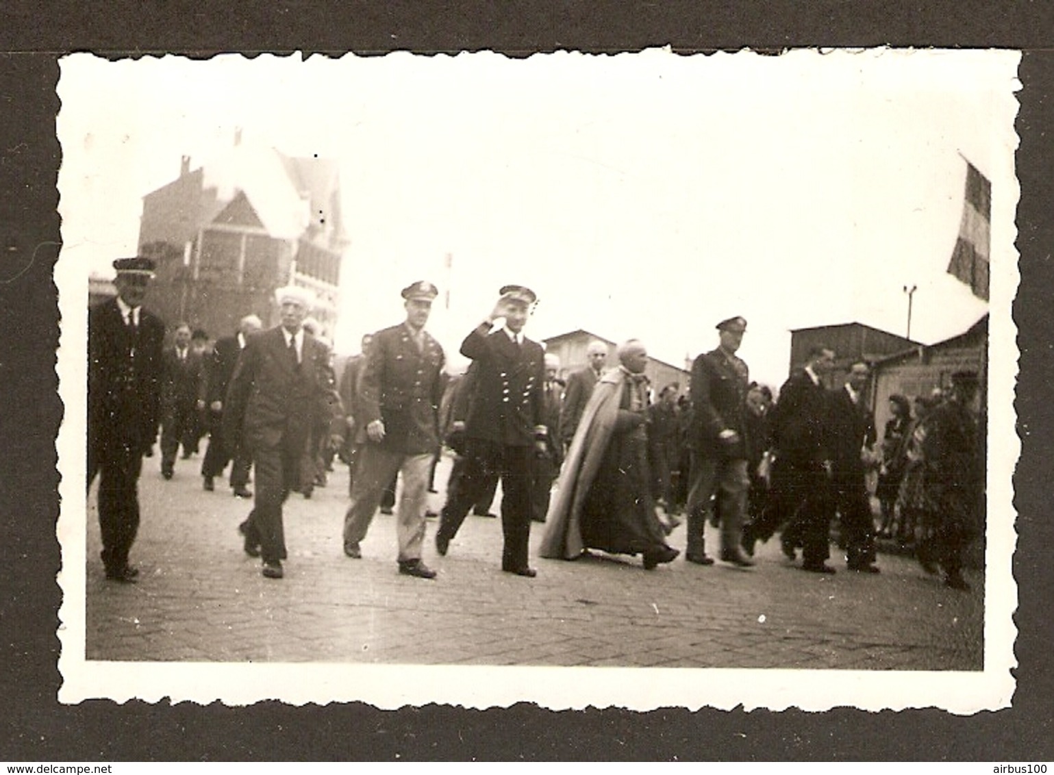 PHOTO ORIGINALE MILITARIA - BEAUVAIS OISE 9 MAI 1945 FETE De La VICTOIRE - MILITAIRE OFFICIER EVEQUE - War, Military