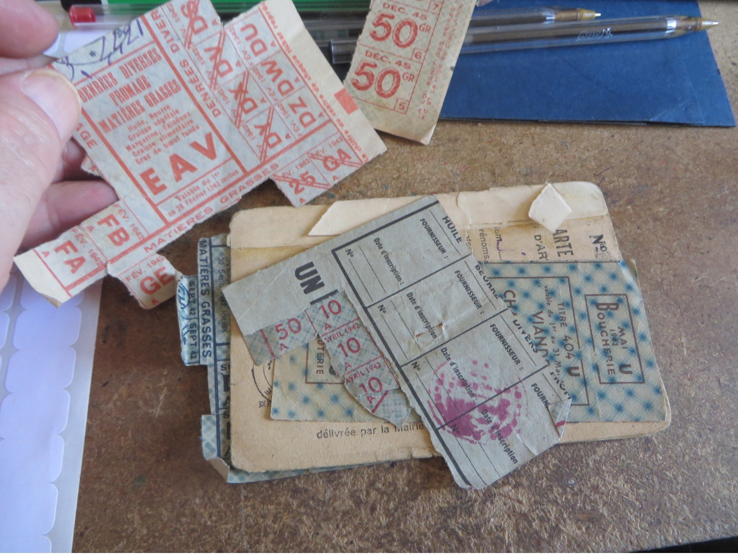 important lot de tickets et timbres de rationnement de GUERRE,,, TOUS  SCANNEES , (lot86)