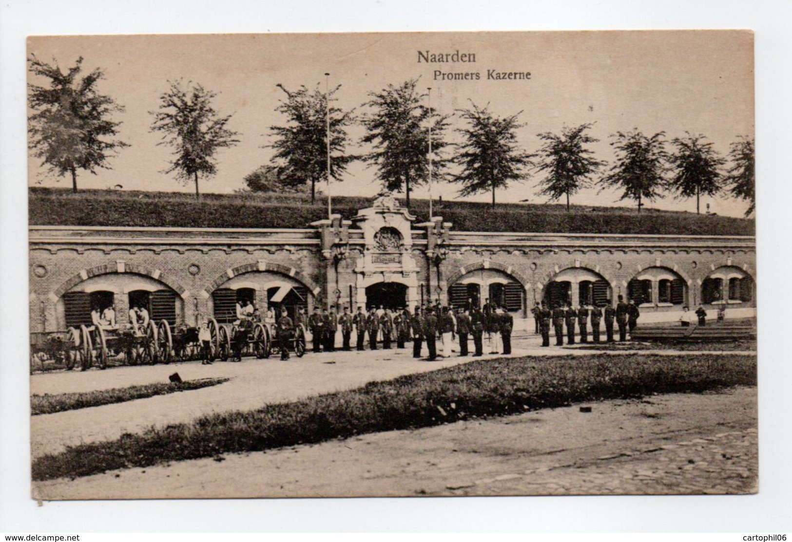 - CPA NAARDEN (Pays-Bas) - Promers Kazerne (belle Animation) - Uitg. J. A. Everhard 19 18520 - - Naarden