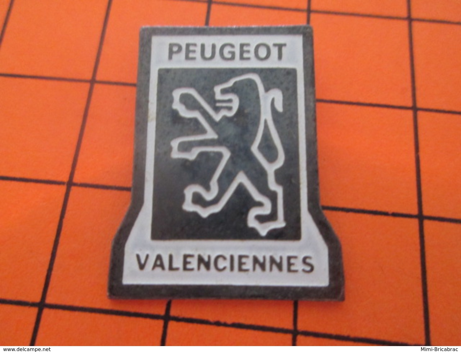 512E PIN'S PINS / Rare Et De Belle Qualité ! / Thème : AUTOMOBILES / GARAGE PEUGEOT VALENCIENNES - Peugeot