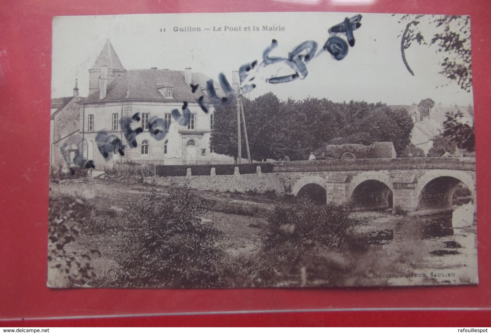 Cp Guillon Le Pont Et La Mairie - Guillon