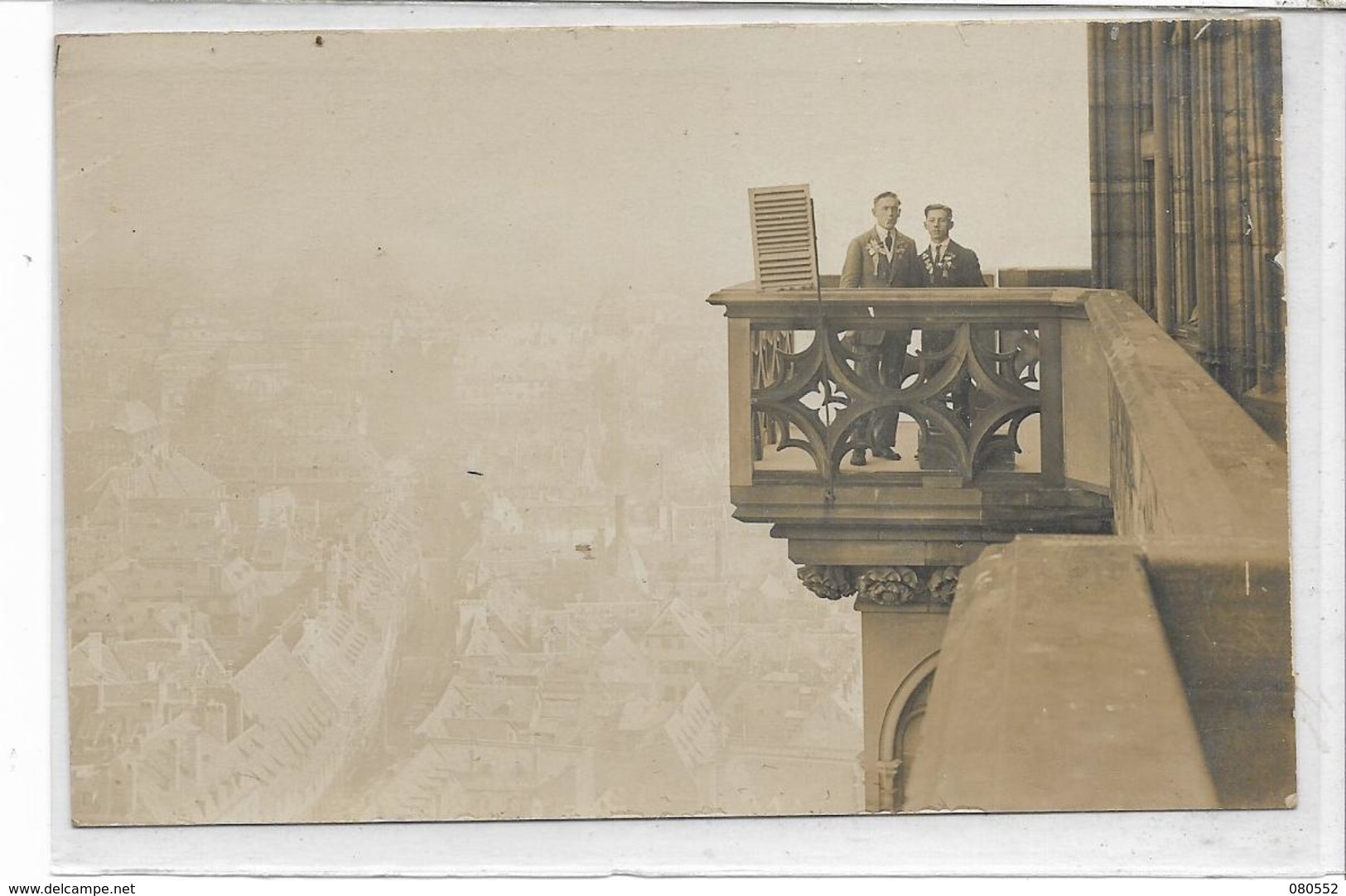 67 STRASBOURG . Carte-photo . Deux Conscrits Sur Le Balcon De La Cathédrale , édit : Sans , Années 10 , état Extra - Strasbourg