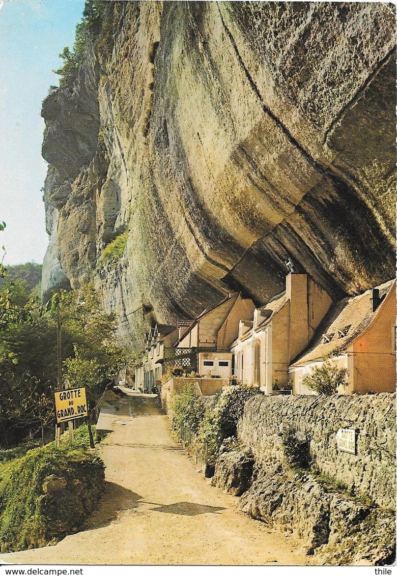 LES EYZIES - Laugerie Basse - Maisons Troglodytes Sur Le Chemin De La Grotte Du "Grand-Roc" - Autres & Non Classés