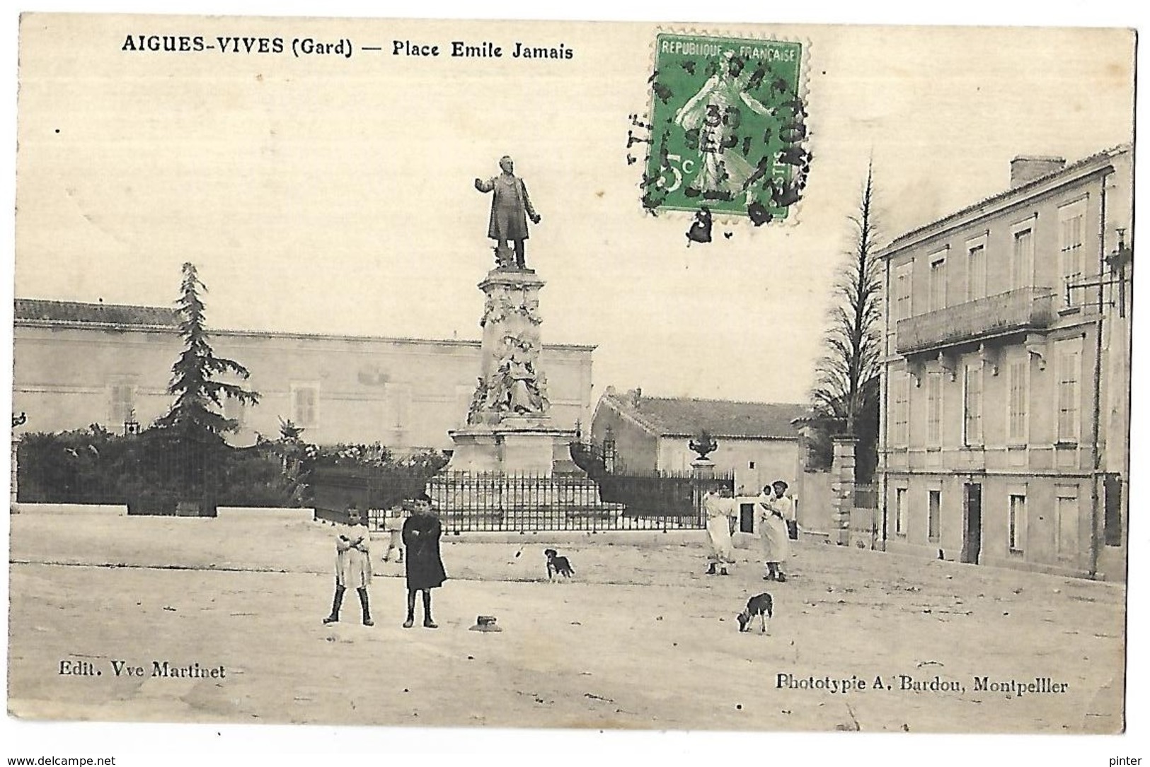 AIGUES VIVES - Place Emile Jamais - Aigues-Vives