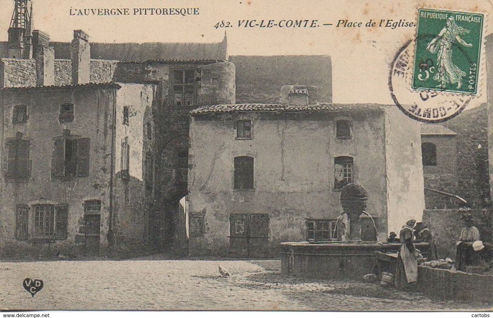 63  VIC-le-COMTE  Place De L'Eglise - Vic Le Comte