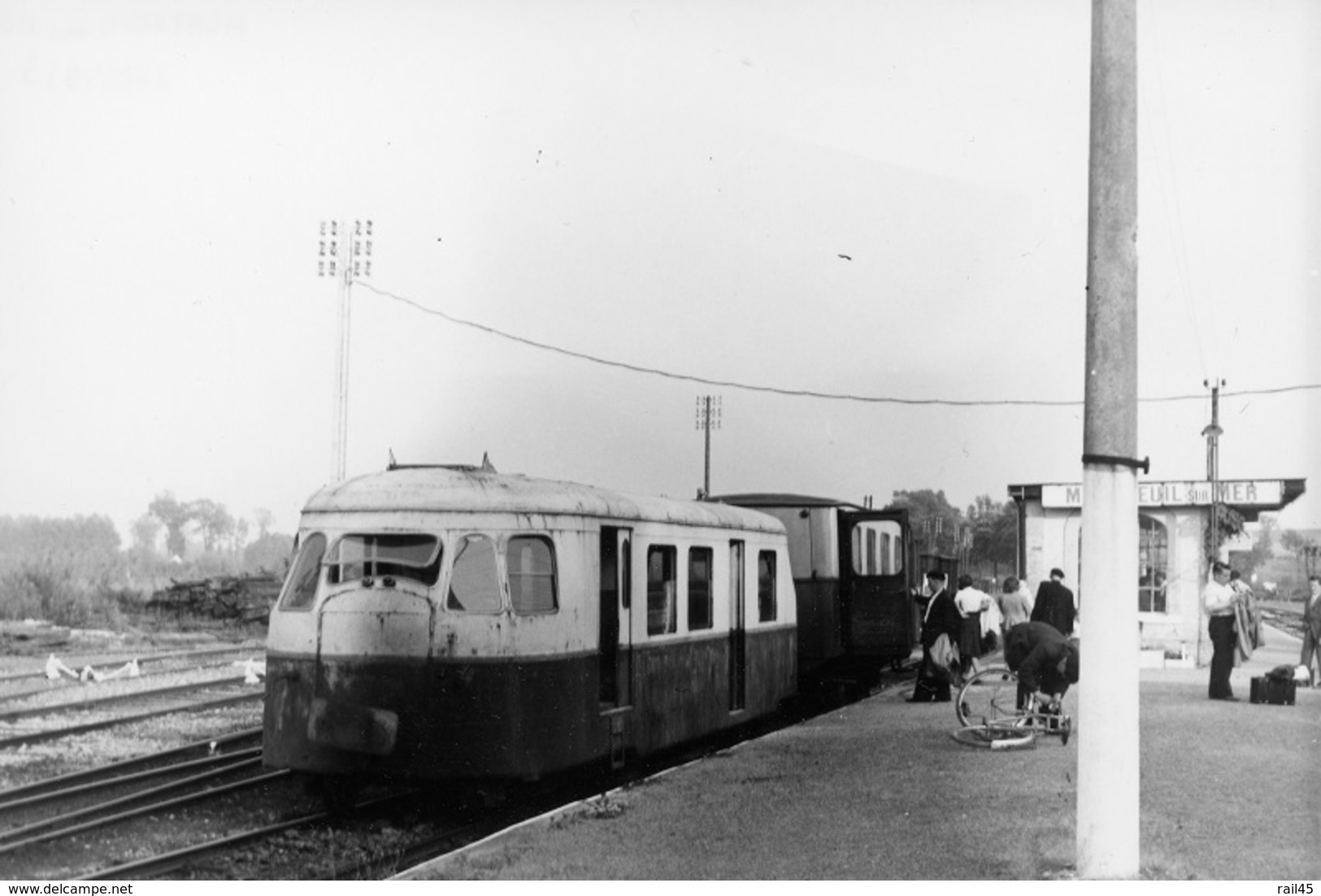 Montreuil-sur-Mer. Ligne CGL Aire - Berck-Plage. Autorail Billard. Cliché Jacques Bazin. 25-05-1953 - Trains